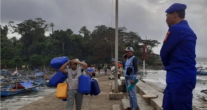 Waspada Cuaca Ekstrem, Polres Cianjur Siagakan Petugas Gabungan di Pantai Selatan