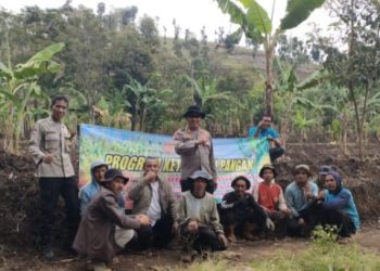 Dukung Ketahanan Pangan, Polres Garut Salurkan Bantuan Bibit dan Pupuk untuk Petani