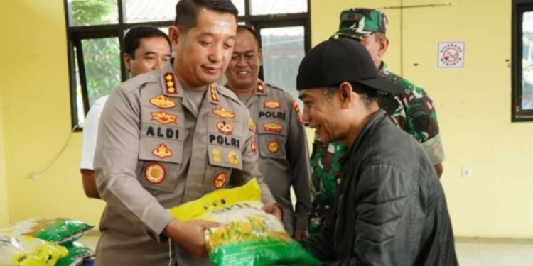Polresta Bandung Gelar Gerakan Pangan Murah, 10 Ton Beras Ludes dalam 3 Jam