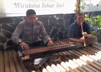 Di Balik Seragam, Kasi Humas Polsek Cipatat Lestarikan Seni Kawih Sunda dan Dirikan Sanggar
