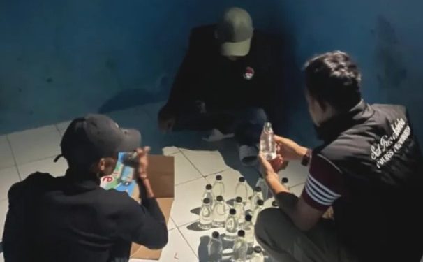 Ciptakan Kondisi Aman, Polisi di Purwakarta Sita Ratusan Botol Miras Ilegal