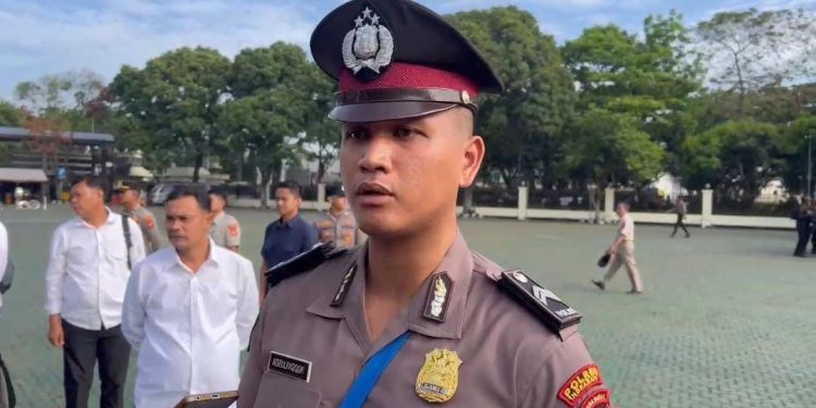Kapolda Jabar Apresiasi Briptu Adzulfaqqor Atas Keberanian Amankan Unjuk Rasa