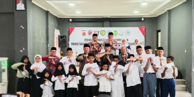 Forkopimda Plus Tasikmalaya Bersatu dalam Peringatan Maulid Nabi, Berbagi dengan Anak Yatim dan Disabilitas