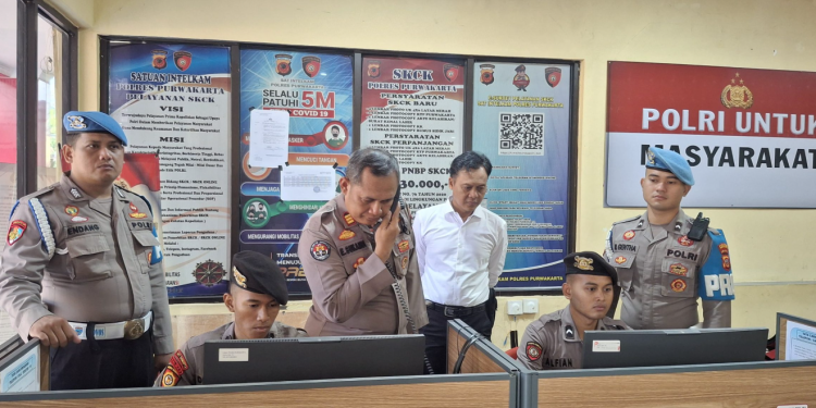 Kasi Humas Polres Purwakarta Cek Kesiapan Pelayanan Publik, Pastikan Optimalisasi Call Center 110