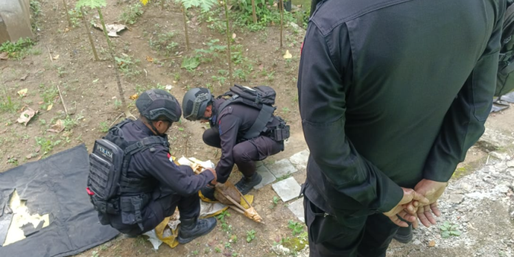 Warga Garut Temukan Mortir Aktif Saat Gali Tanah, Tim Jibom Brimob Polda Jabar Lakukan Pemusnahan