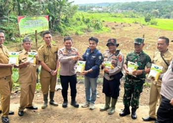 Polres Tasikmalaya dan Muspika Sukaraja Gelar Penanaman Bibit Jagung Serentak Dukung Ketahanan Pangan