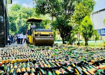 Ribuan Botol Miras dan Knalpot Bising Dimusnahkan Polresta Cirebon