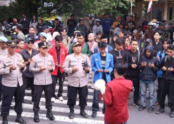 Polres Banjar Terima Aksi Solidaritas Aliansi Masyarakat, Mahasiswa dan Polisi Shalat Gaib Bersama