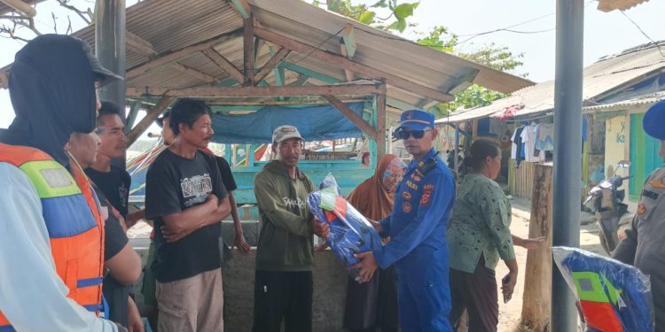Satpolairud Polres Garut Gelar Sambang Nusa Presisi di Pelabuhan Cimari, Tingkatkan Keselamatan Nelayan