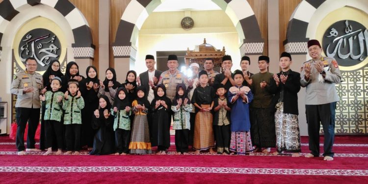 Kapolda Jabar Gelar Doa Bersama Anak Yatim, Mohon Kedamaian dan Kesejahteraan untuk Bangsa Indonesia