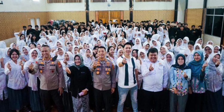 Kapolresta Bandung Beri Motivasi Belajar di SMA BPPI Baleendah