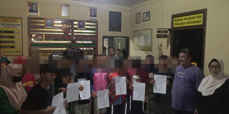 Polsek Sliyeg Gagalkan Tawuran dan Amankan Delapan Remaja Bersenjata Tajam
