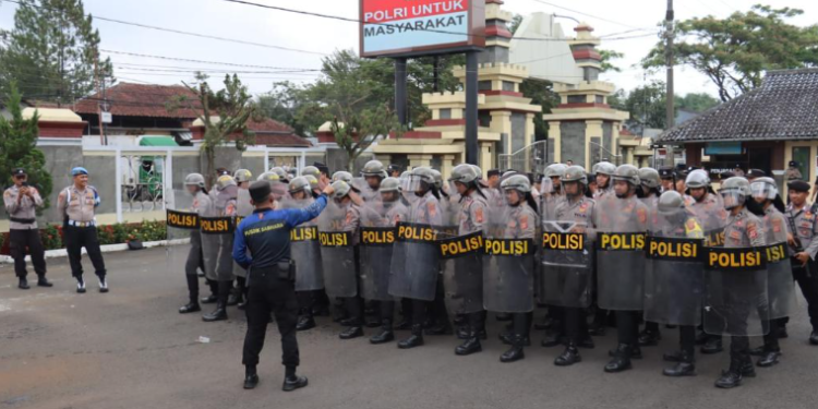 Polres Ciamis Tingkatkan Kesiapsiagaan Hadapi Serangan, Gelar Latihan Pengendalian Massa