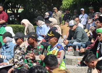 Dialog Santai di Garut: Kapolres dan Forkopimda Duduk Lesehan Bersama Mahasiswa Saat Demo