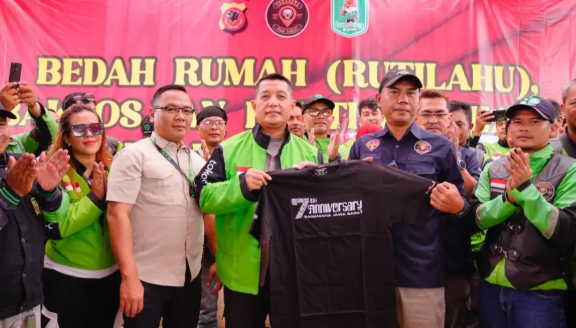 Kapolresta Bandung Dikukuhkan Jadi Bapak Angkat Komunitas Ojol Samawana Jabar