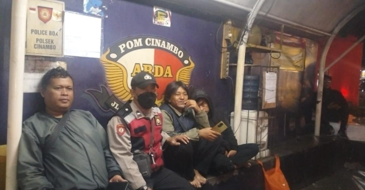 Polsek Cinambo Gelar Patroli Dialogis “Bandung Lautan Biru”, Jalin Kedekatan dengan Warga Jaga Kamtibmas