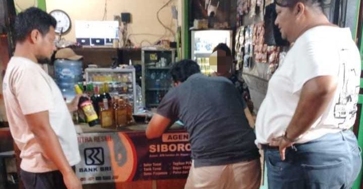 Berantas Penyakit Masyarakat, Polresta Cirebon Sita 112 Botol Miras dalam Razia Pekat
