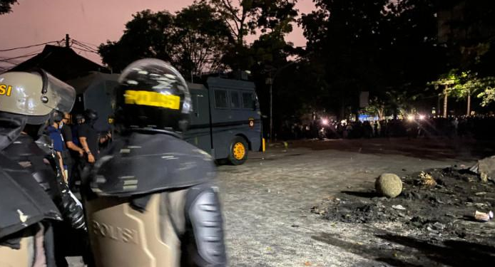 Puluhan Pengunjuk Rasa Anarkis di Depan DPRD Jabar Diamankan, Polisi Imbau Masyarakat Tenang