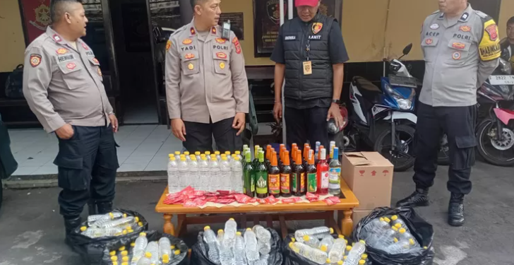 Polres Cianjur Gencar Razia Miras, Ratusan Botol Disita untuk Ciptakan Kondisi Aman