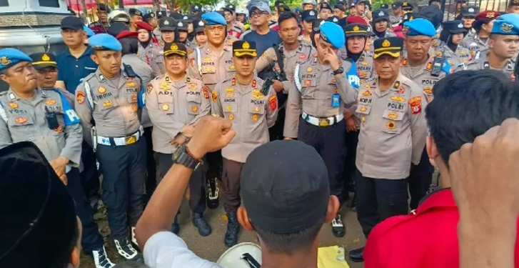 Kapolres Purwakarta Temui Langsung Mahasiswa Demonstran, Jamin Aspirasi Disampaikan dan Siap Dikritik