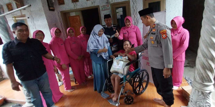 Polsek Majalengka Kota Berbagi Kebahagiaan, Sentuh Hati Anak Berkebutuhan Khusus dan Lansia Sebatang Kara