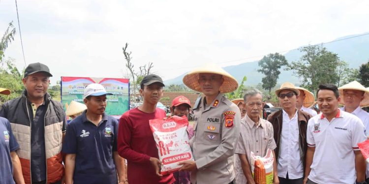 Polres Garut Bersama Forkopimda Gelar Penanaman Jagung Serentak, Dukung Swasembada Pangan Nasional dan Gelar Pangan Murah untuk Masyarakat