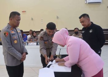 Satresnarkoba Polres Cimahi Tangkap Suami Istri Pengedar Ganja, Barang Bukti 3,7 Kg Disita