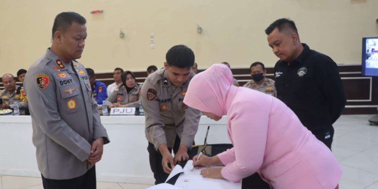 Satresnarkoba Polres Cimahi Tangkap Suami Istri Pengedar Ganja, Barang Bukti 3,7 Kg Disita