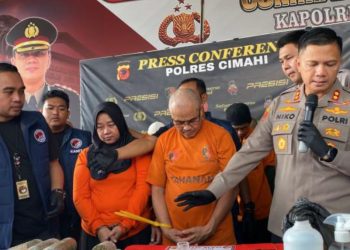 Satresnarkoba Polres Cimahi Tangkap Suami Istri Pengedar Ganja, Barang Bukti 3,7 Kg Disita