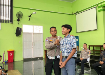Polantas Menyapa Anak Sekolah, Satlantas Polres Garut Tanamkan Disiplin Berlalu Lintas Sejak Dini di SMKN 1