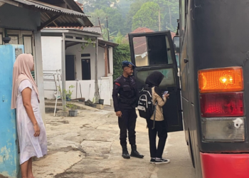Satbrimob Polda Jabar Dukung Pendidikan, Antar-Jemput Siswa Gratis di Tasikmalaya