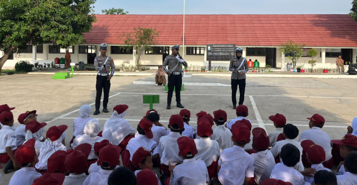 Police Goes to School, Polres Karawang Edukasi Etika Berlalu Lintas di SDN Pasirjengkol 3