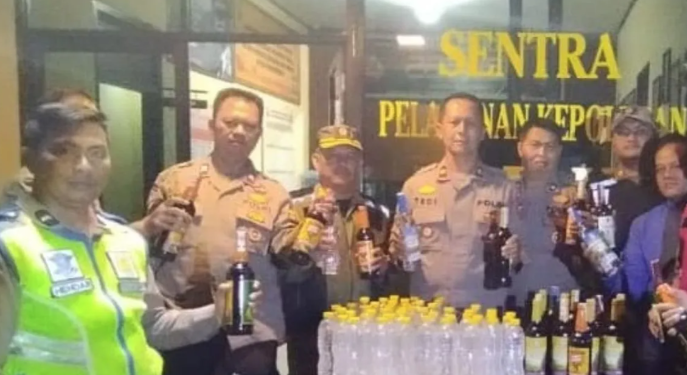 Tekan Penyakit Masyarakat, Polres Cianjur Gencarkan Patroli dan Sita Ratusan Botol Miras Berkedok Depot Jamu