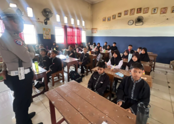 Police Goes to School, Satlantas Polres Karawang Edukasi Siswa dan Guru Demi Wujudkan Kamseltibcarlantas