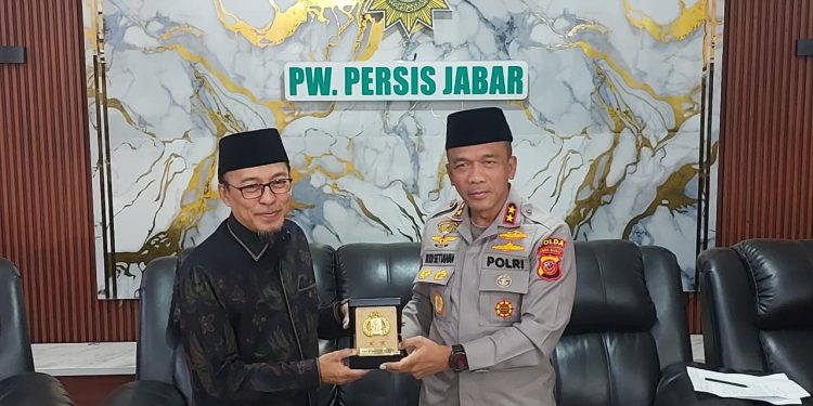 Bentuk Sinergitas, Kolaborasi Ulama dan Umaro dalam Menjaga Harkamtibmas, Kapolda Jabar Kunjungi Kantor PW PERSIS Jabar