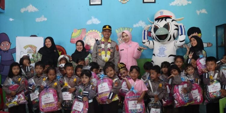 Kapolres Garut dan Ketua Bhayangkari Beri Motivasi ke TK Kemala Bhayangkari, Wujudkan Generasi Penerus Bangsa Berkarakter