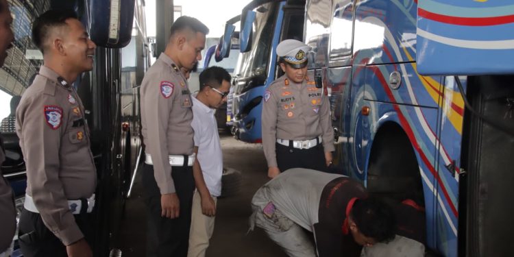 Sat Lantas Polres Majalengka Intensifkan Rampcheck Angkutan Penumpang, Prioritaskan Keselamatan Pengguna Jalan