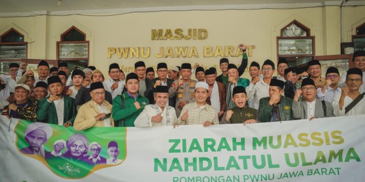 Peringati Hari Santri 2025, Kapolda Jabar Lepas Rombongan Ziarah Muassis NU, Tekankan Semangat Kebangsaan
