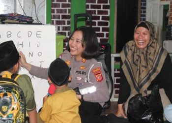 Ciptakan Sosok Humanis, Polwan Polres Purwakarta Gelar ‘Polwan Mengajar’ di TPA