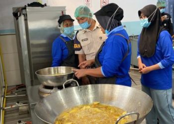 Pastikan Kualitas dan Higienitas, Polres Garut Terjunkan Sidokkes Awasi Dapur Program Makan Bergizi Gratis