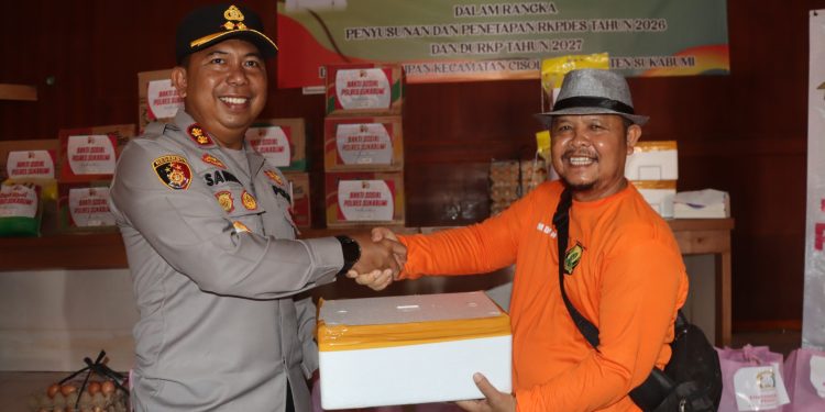Polres Sukabumi Sigap Evakuasi Korban Banjir Bandang di Cisolok, Salurkan Bantuan dan Layanan Kesehatan