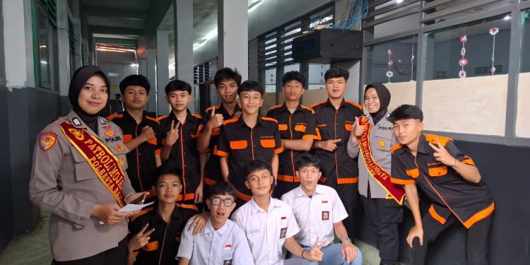 Polwan Mojang Lodaya Polresta Bandung Gelar Patroli Edukatif di SMK Pasundan 1 Banjaran: Membangun Generasi Muda Sadar Hukum dan Disiplin