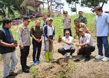 Gandeng Pemuda Muhammadiyah, Kapolres Ciamis Dukung Gerakan 10.000 Pohon Produktif