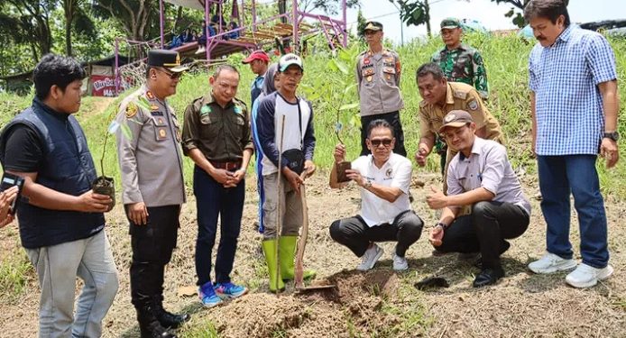 Gandeng Pemuda Muhammadiyah, Kapolres Ciamis Dukung Gerakan 10.000 Pohon Produktif