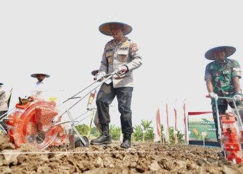 Tingkatkan Kesejahteraan Petani, Polda Jabar Berikan Alsintan Modern Guna Dongkrak Produksi Jagung