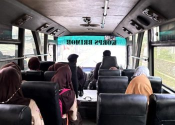 Aksi Humanis Brimob Jabar: Bus Sekolah Gratis Antar Jemput Pelajar di Pelosok Tasikmalaya