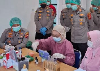 Pastikan Makanan Bergizi Aman, Kapolresta Bandung Tinjau Uji Rapid Test Makanan di Dapur SPPG Soreang