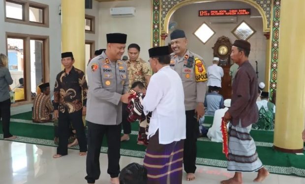 Perkuat Sinergi Ulama-Masyarakat, Kapolres Subang Gelar ‘Jumat Curhat’ di Legonkulon