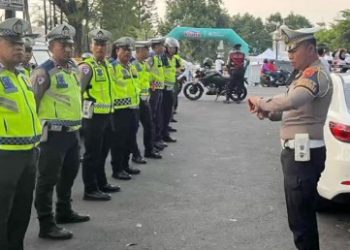 Perkuat Komunikasi, Polda Jabar Hadirkan ‘Polantas Menyapa’ di Samsat Bandung