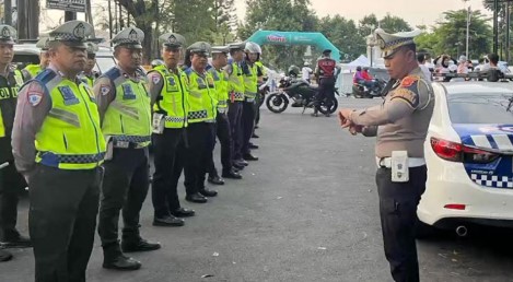 Perkuat Komunikasi, Polda Jabar Hadirkan ‘Polantas Menyapa’ di Samsat Bandung